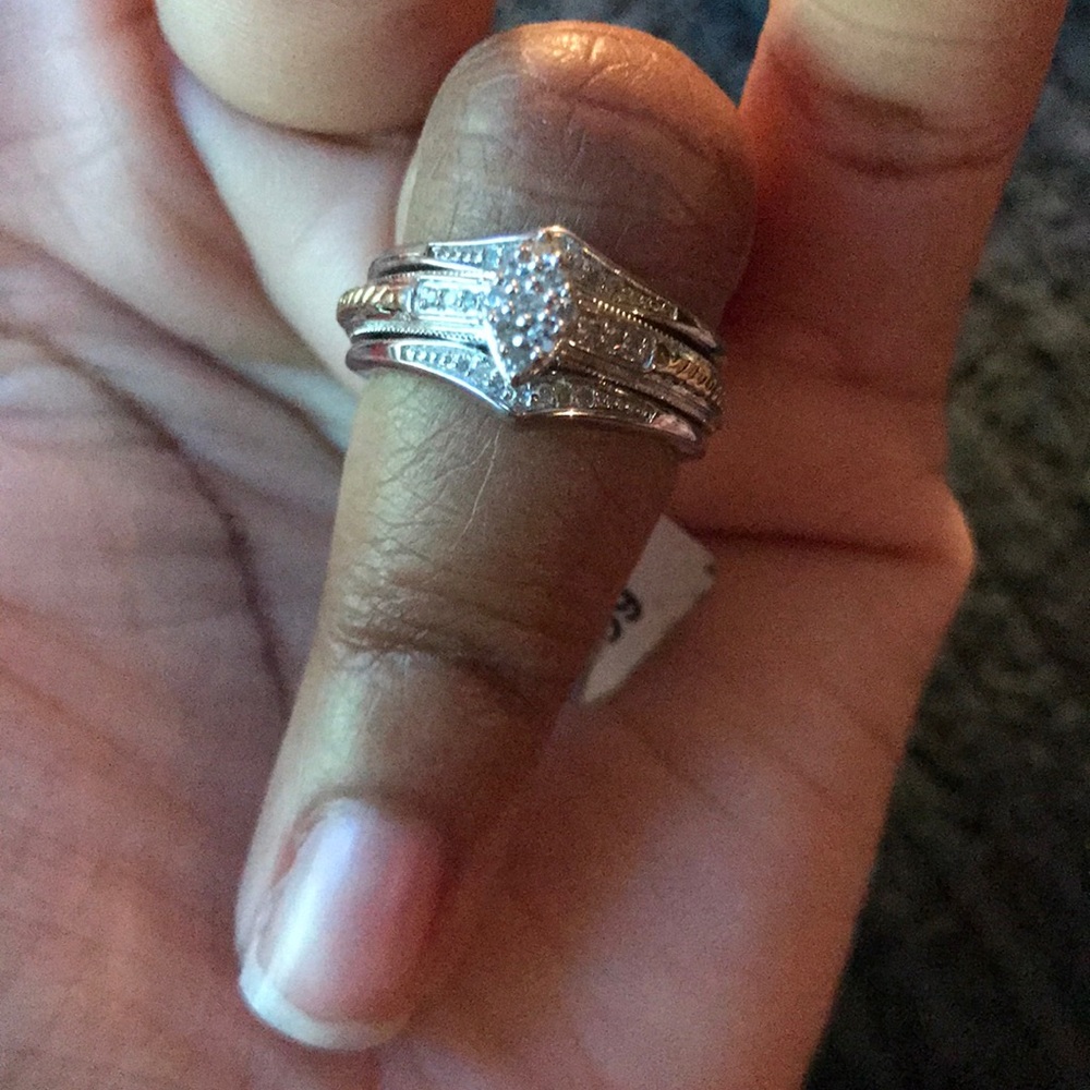 Size 7 diamond ring